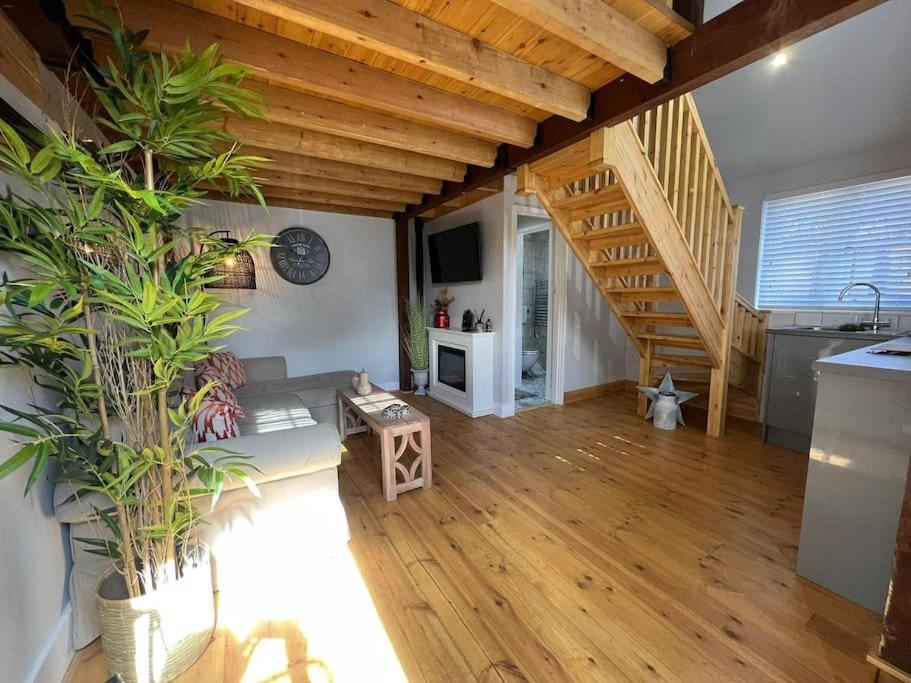 The Shack - Thatched Self Contained Annex Collingbourne Ducis 외부 사진
